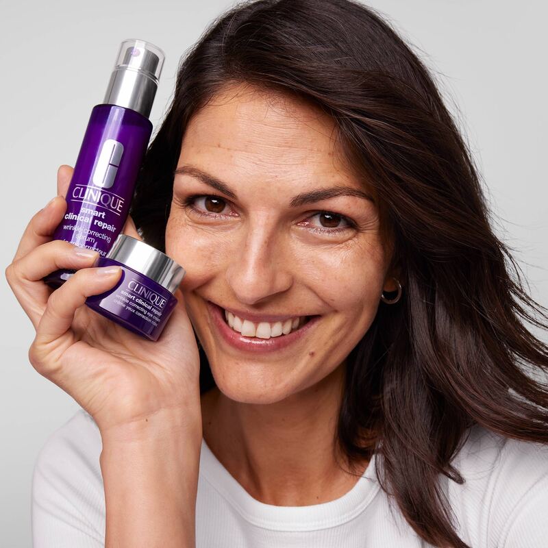 Clinique Crema Contorno de ojos Smart Clinical™ Antiarrugas 15 ml - Farmacias Arrocha