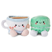 Better Together Par de peluches magnéticos con forma de taza de té y galleta de macarrón, 3,5" - Farmacias Arrocha