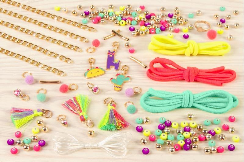 Make It Real Cadenas Y Dijes Flourescentes - Farmacias Arrocha